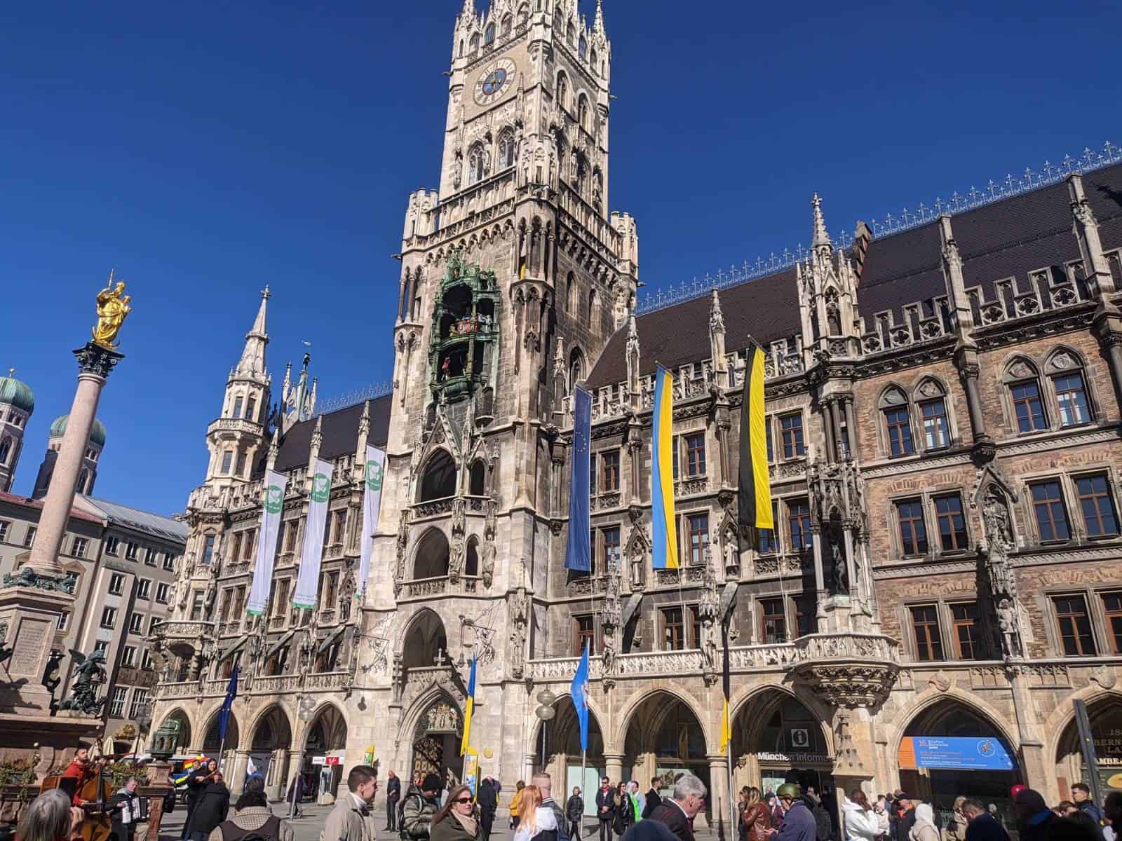 Marienplatz and a view of the Neues Rathaus (which bombing rendered ironically older than the Altes Rathaus)
