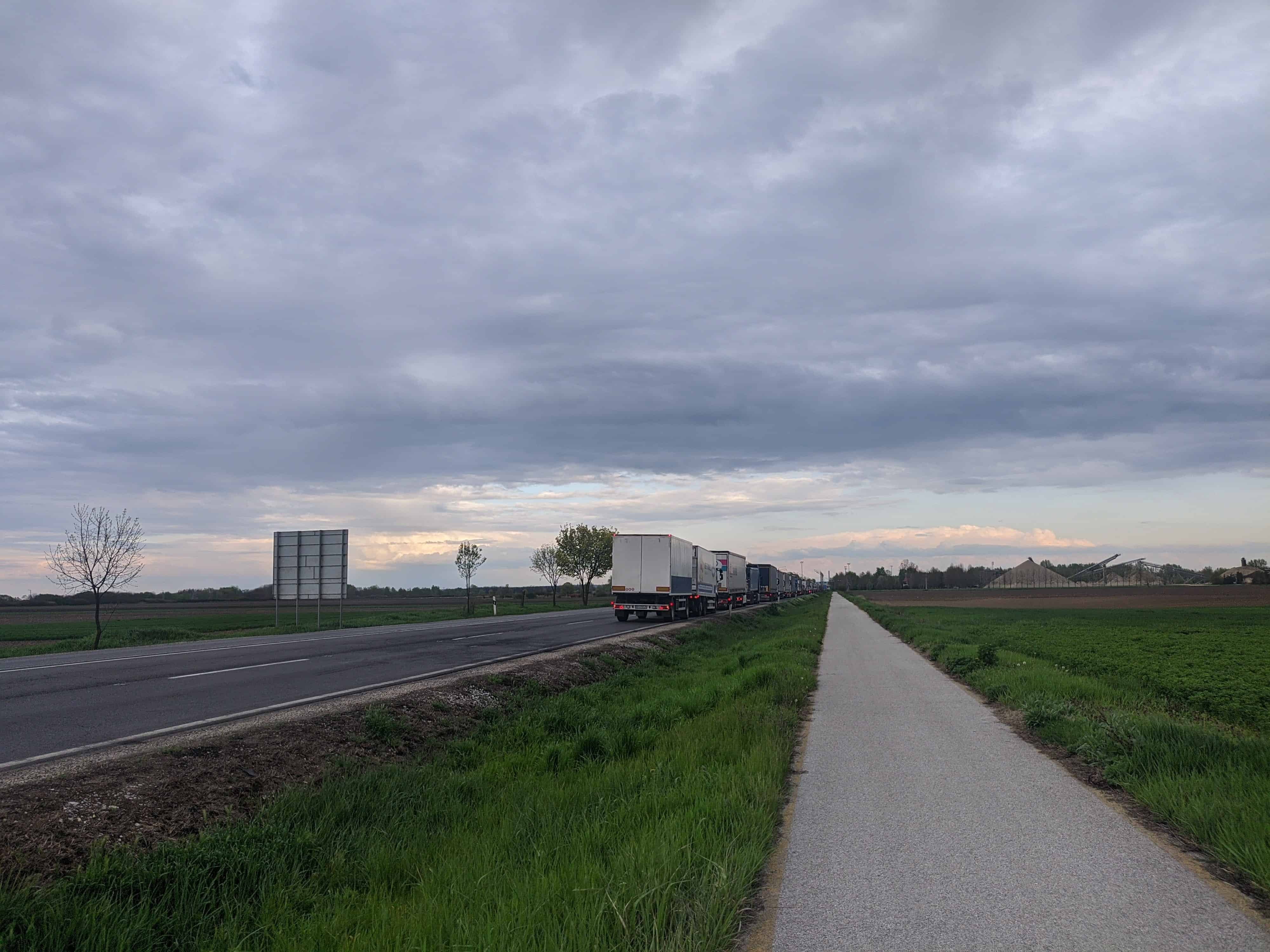 A kilometre or so from the border — queuing lorries up ahead and an empty cycle lane for me: luxury!